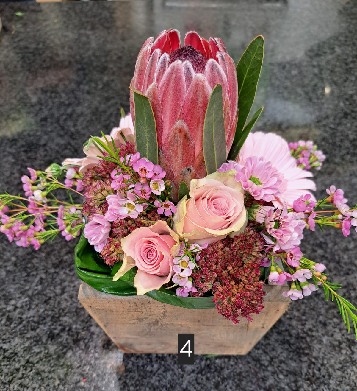 Bloemstuk vierkant roze