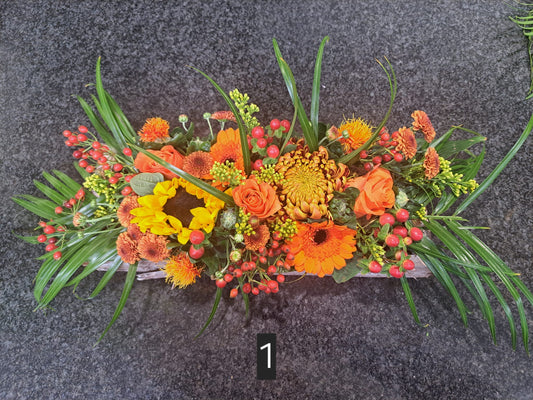 Bloemstuk langwerpig in schaal herfst